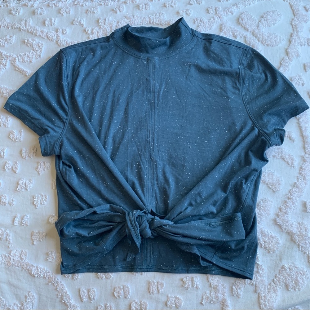 Women’s 4 LULULEMON Time to Restore Mock Neck Short Sleeve Crop Top Iron Blue
